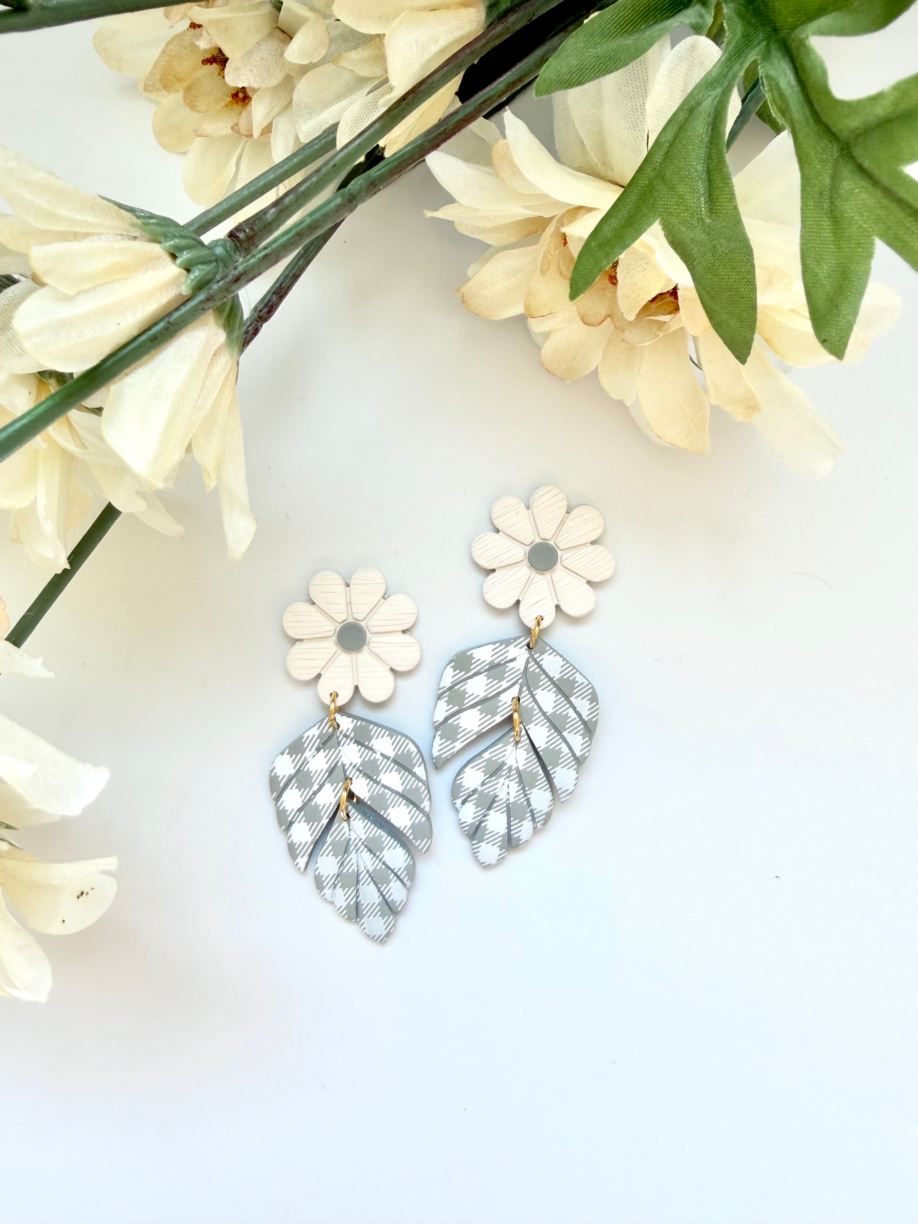 Daisy Top Gingham Leaf Dangles