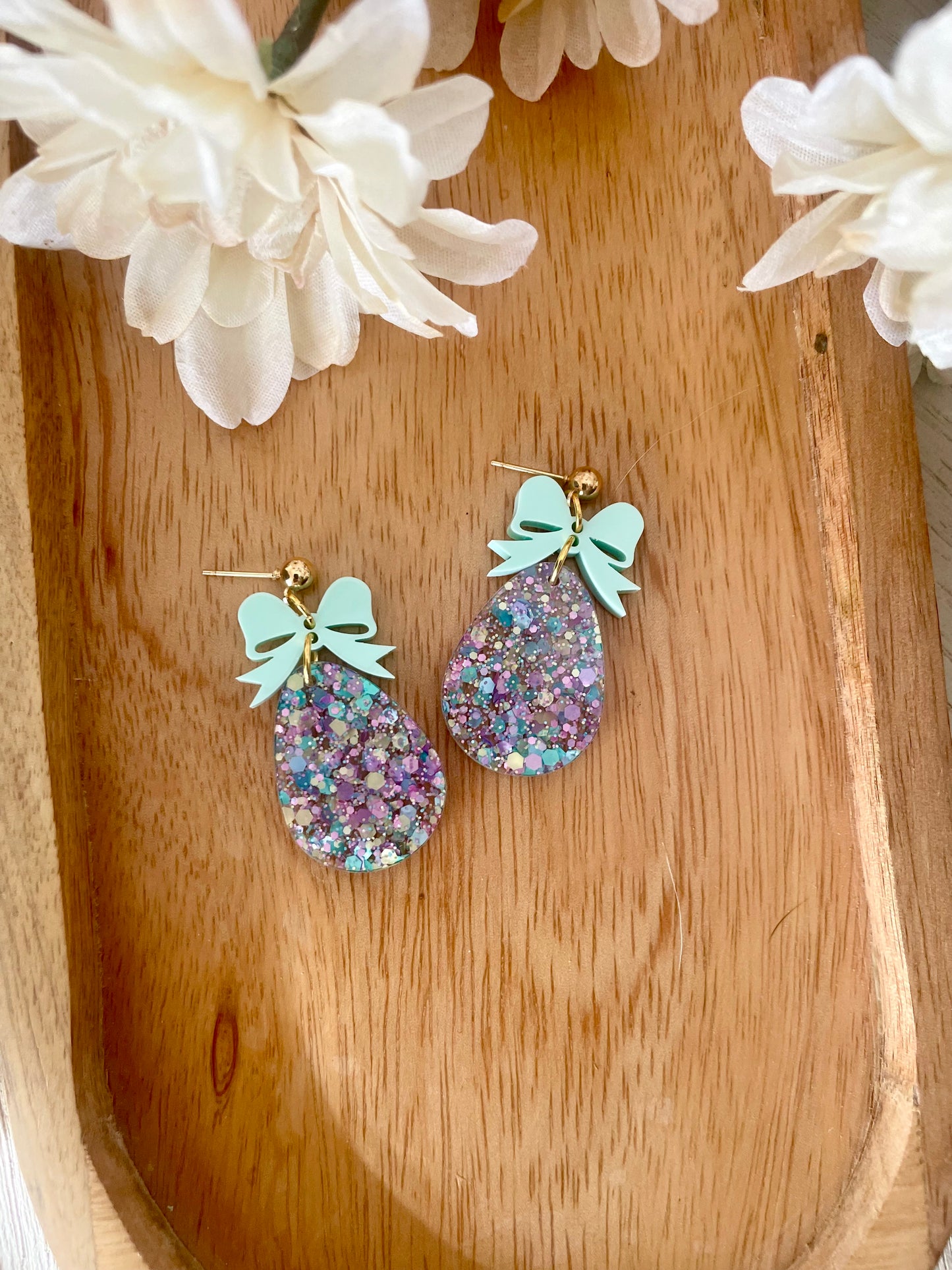 Sparkly Egg w/Bow Dangles- Acrylic