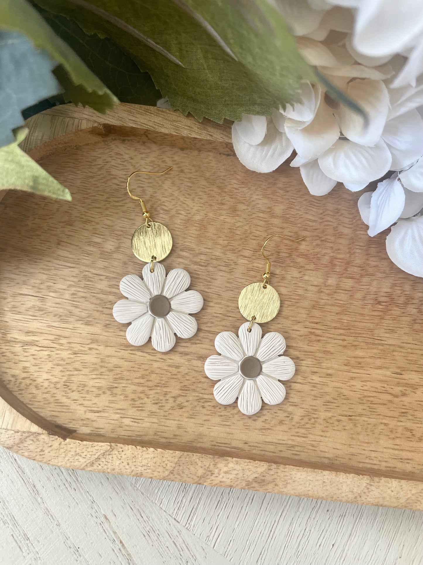 Neutral Daisy Dangles