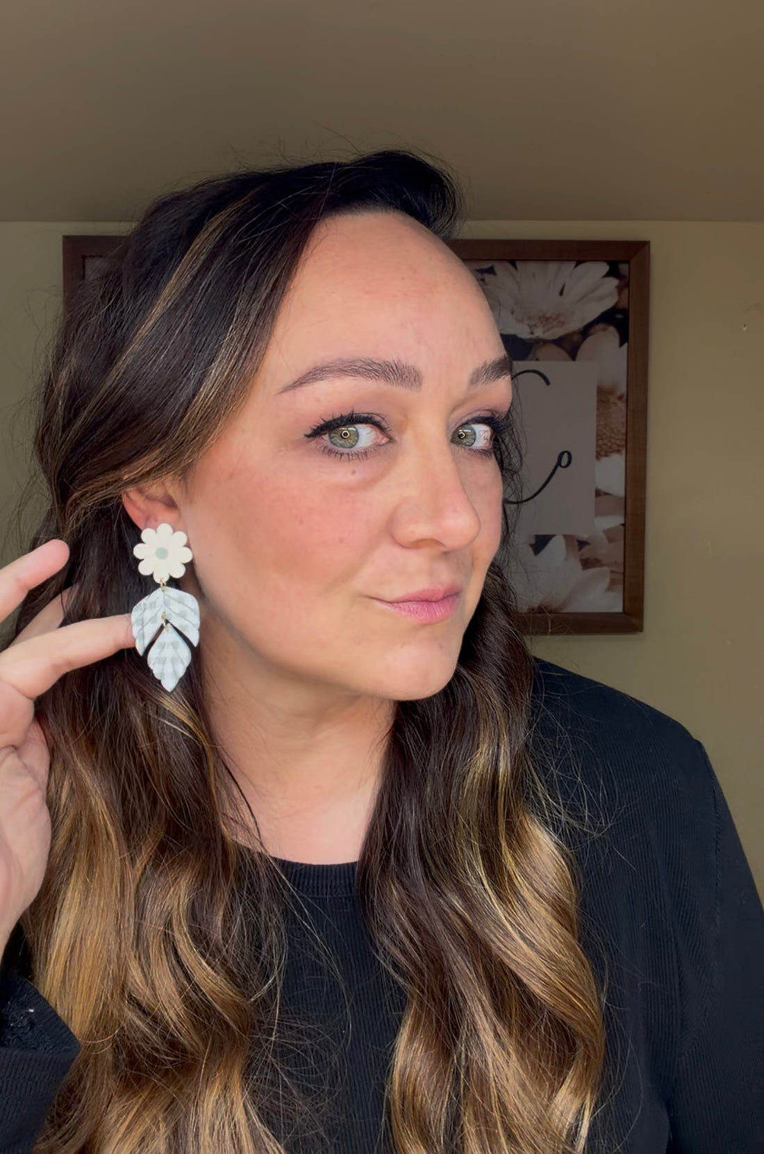 Daisy Top Gingham Leaf Dangles